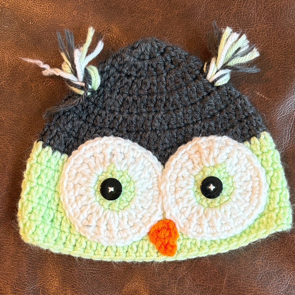 Charming Owl Knit Hat for Kids - Charcoal Gray, Green, and Orange